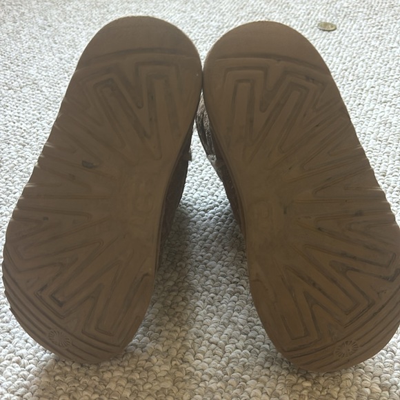 Girls Cheetah Uggs - Picture 4 of 5